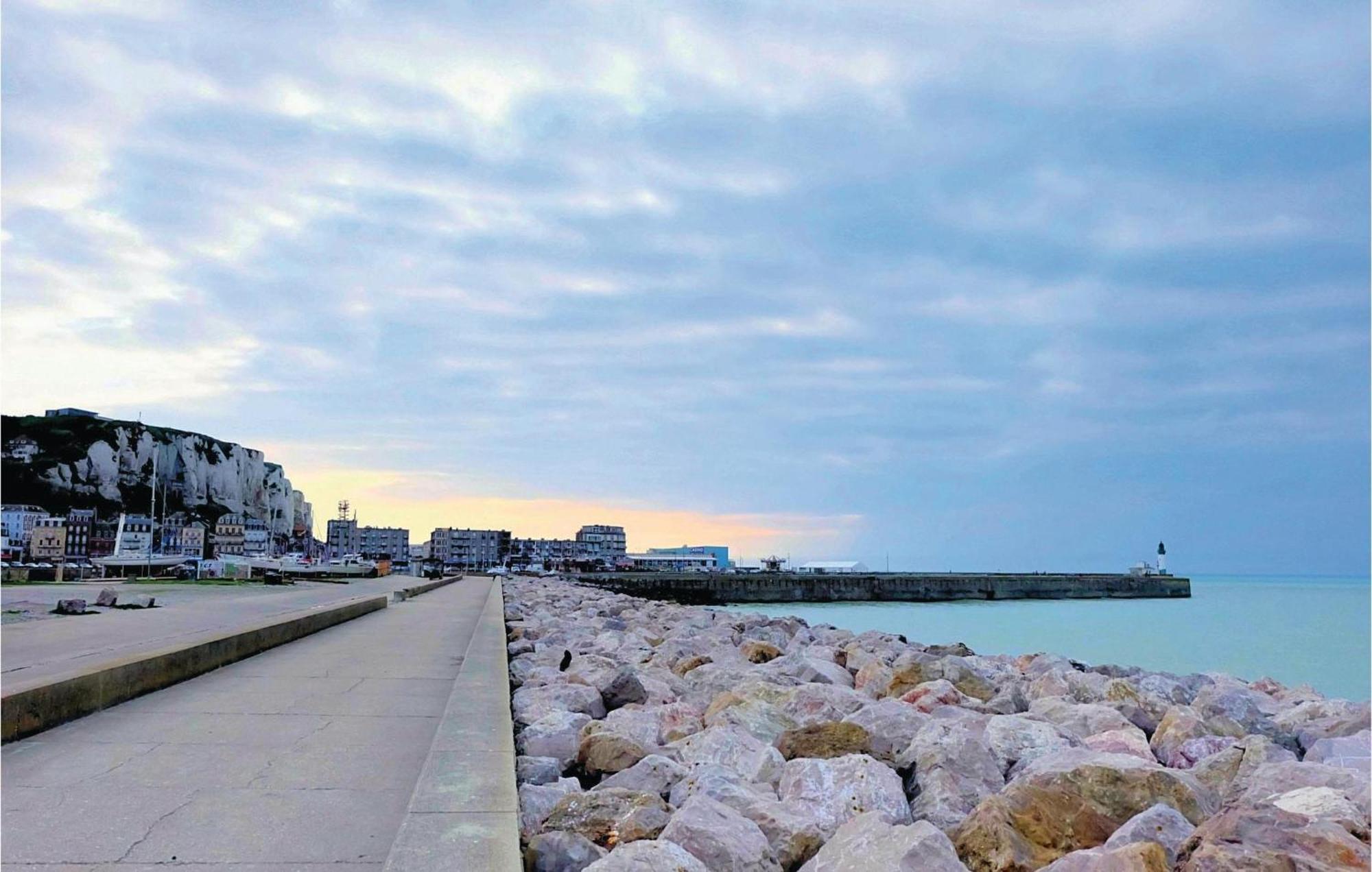2 Bedroom Awesome Apartment In Mers-Les-Bains Mers-les-Bains Exterior foto
